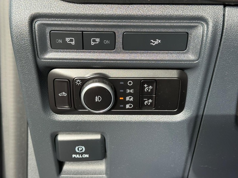 Ford F-150 Vehicle Full-screen Gallery Image 25