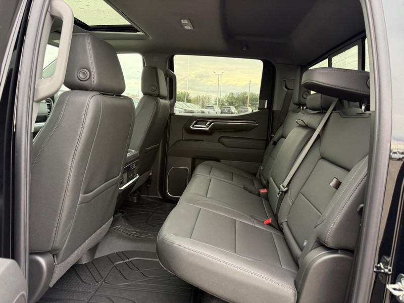 Chevrolet Silverado 1500 Vehicle Full-screen Gallery Image 5