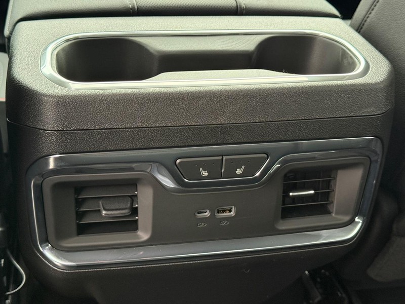 Chevrolet Silverado 1500 Vehicle Full-screen Gallery Image 7