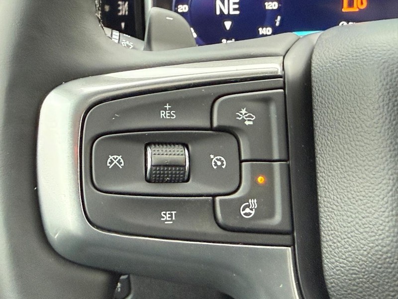 Chevrolet Silverado 1500 Vehicle Full-screen Gallery Image 10