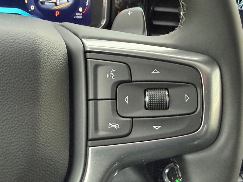 Chevrolet Silverado 1500 Vehicle Full-screen Gallery Image 11