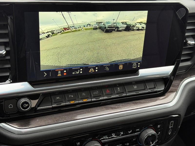 Chevrolet Silverado 1500 Vehicle Full-screen Gallery Image 13