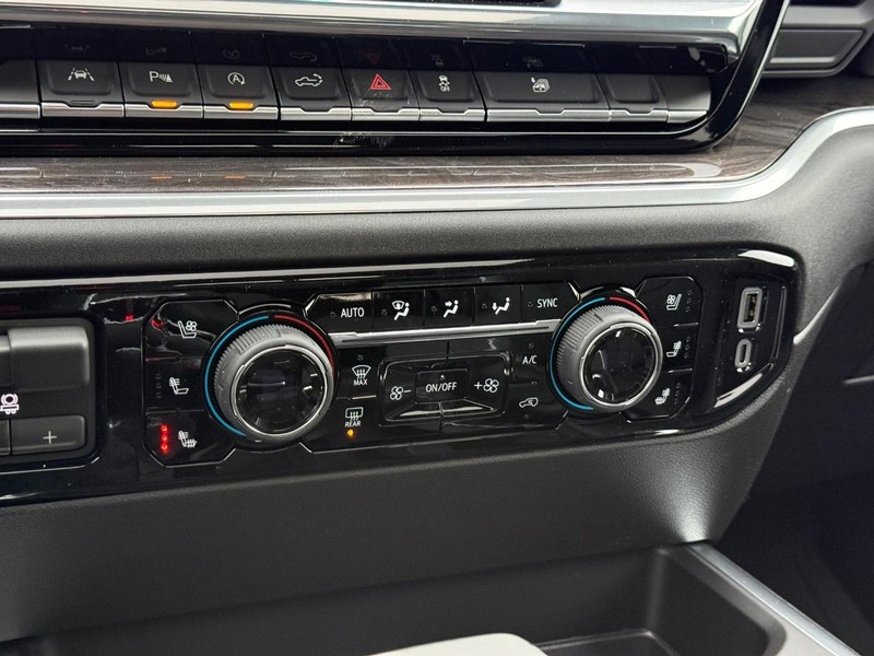 Chevrolet Silverado 1500 Vehicle Full-screen Gallery Image 15