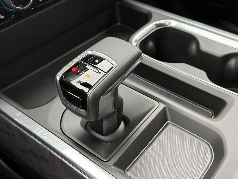 Chevrolet Silverado 1500 Vehicle Full-screen Gallery Image 16