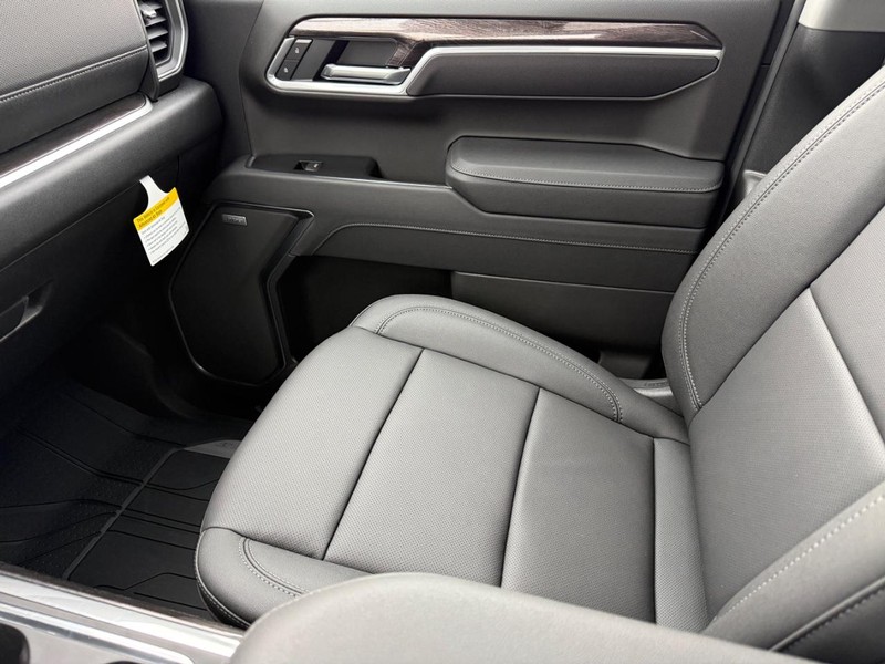 Chevrolet Silverado 1500 Vehicle Full-screen Gallery Image 17