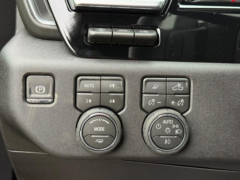 Chevrolet Silverado 1500 Vehicle Full-screen Gallery Image 18