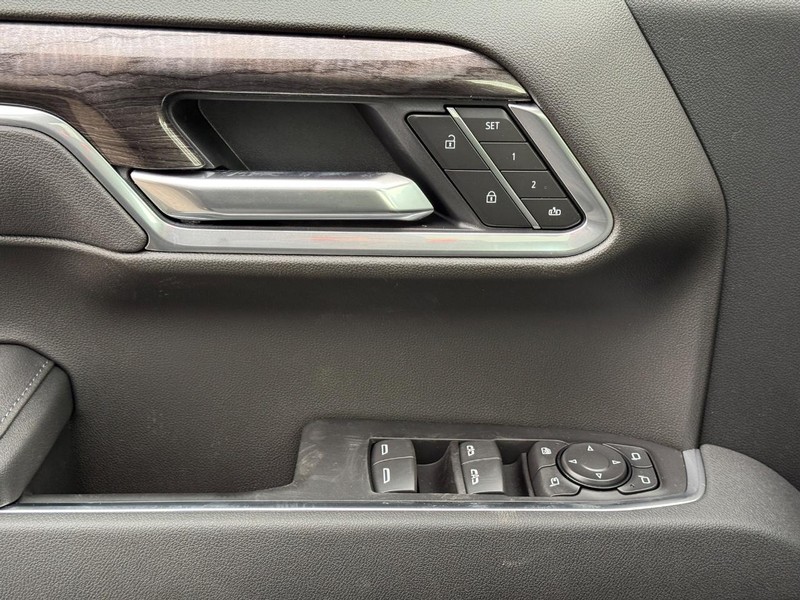 Chevrolet Silverado 1500 Vehicle Full-screen Gallery Image 20