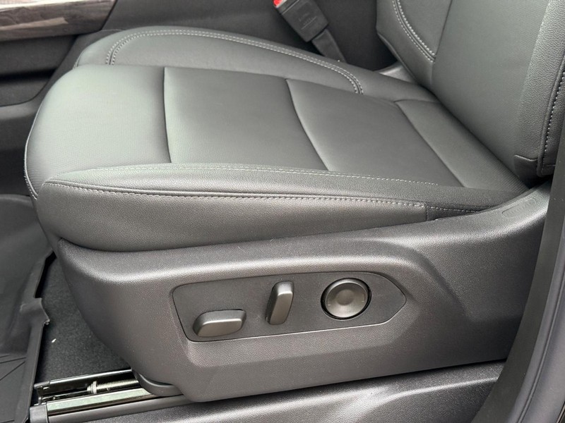 Chevrolet Silverado 1500 Vehicle Full-screen Gallery Image 21