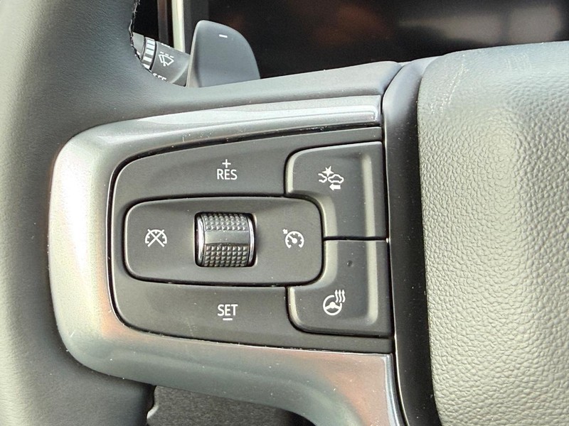 Chevrolet Silverado 1500 Vehicle Full-screen Gallery Image 9