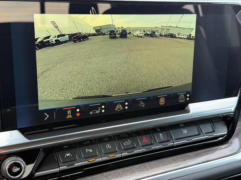 Chevrolet Silverado 1500 Vehicle Full-screen Gallery Image 12