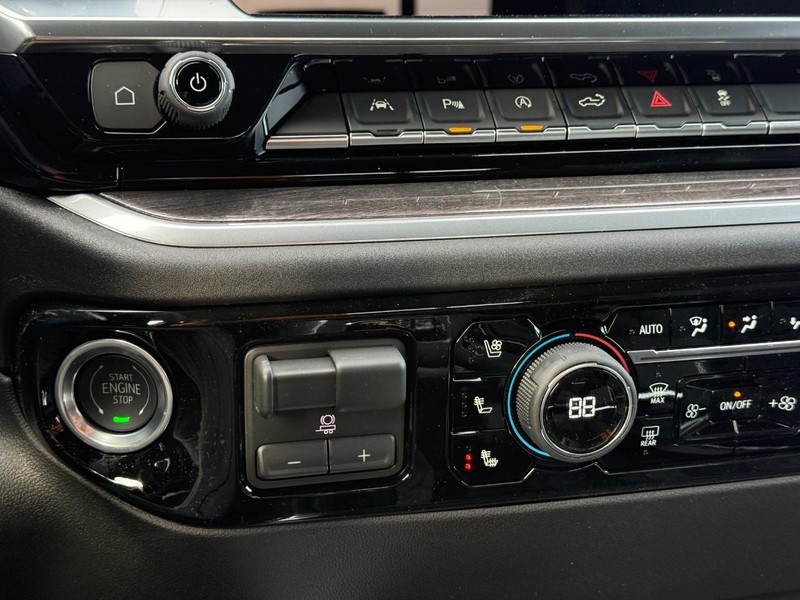 Chevrolet Silverado 1500 Vehicle Full-screen Gallery Image 13