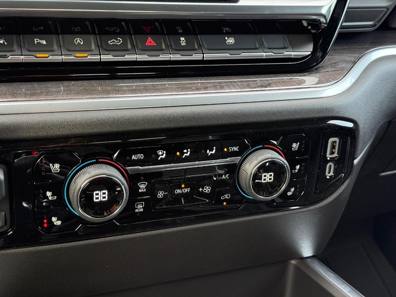 Chevrolet Silverado 1500 Vehicle Full-screen Gallery Image 14