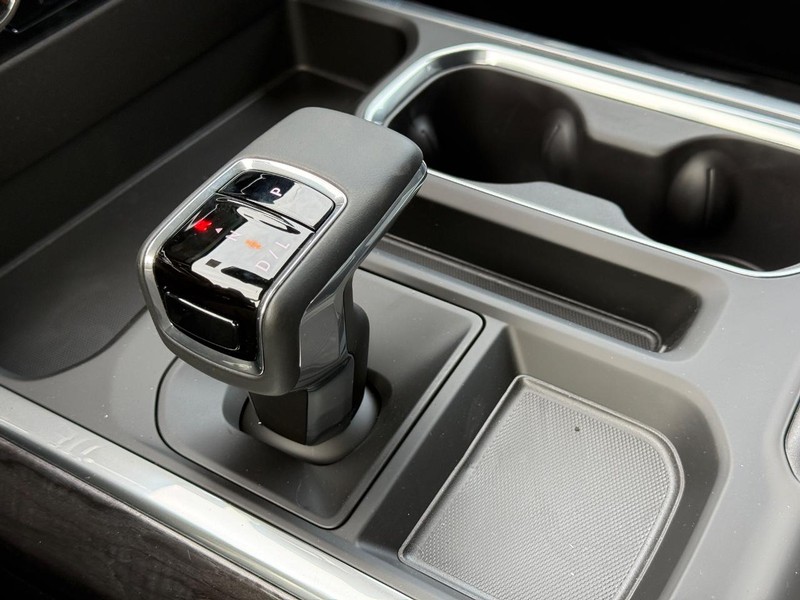 Chevrolet Silverado 1500 Vehicle Full-screen Gallery Image 15