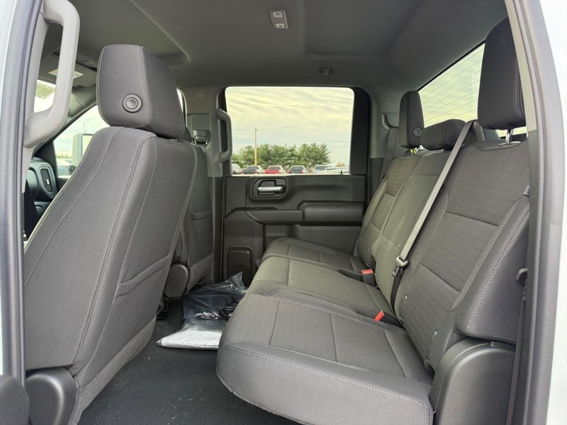 Chevrolet Silverado 2500HD Vehicle Full-screen Gallery Image 6