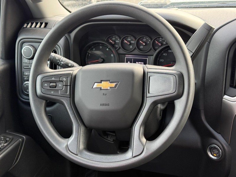 Chevrolet Silverado 2500HD Vehicle Full-screen Gallery Image 8