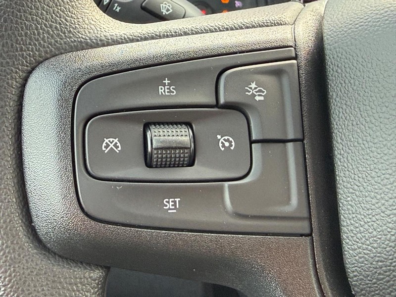 Chevrolet Silverado 2500HD Vehicle Full-screen Gallery Image 9