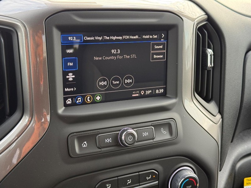 Chevrolet Silverado 2500HD Vehicle Full-screen Gallery Image 11