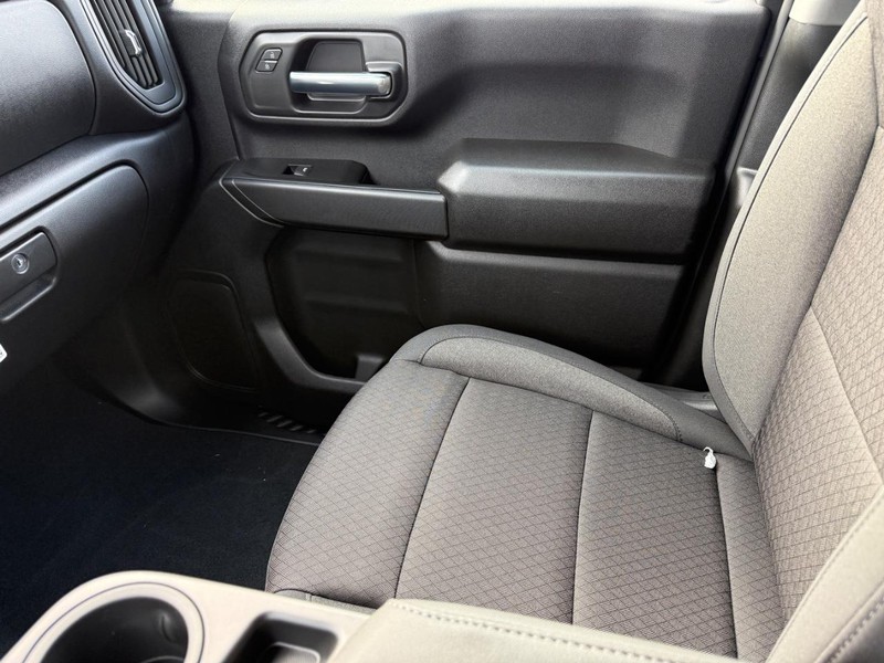 Chevrolet Silverado 2500HD Vehicle Full-screen Gallery Image 14