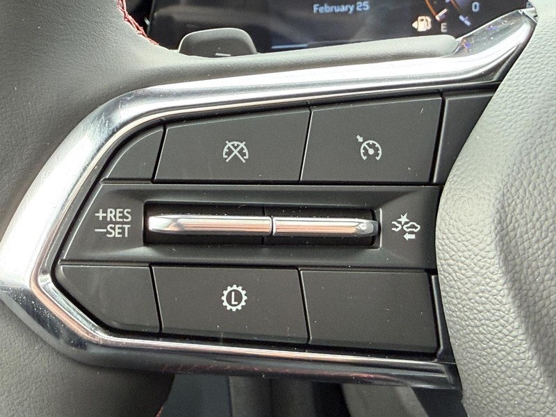 Chevrolet Suburban Vehicle Full-screen Gallery Image 11