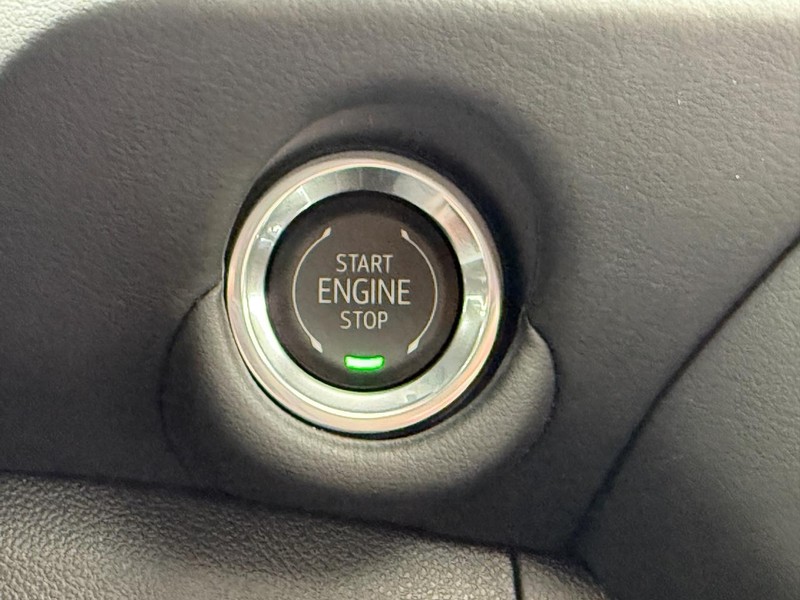 Chevrolet Suburban Vehicle Full-screen Gallery Image 13