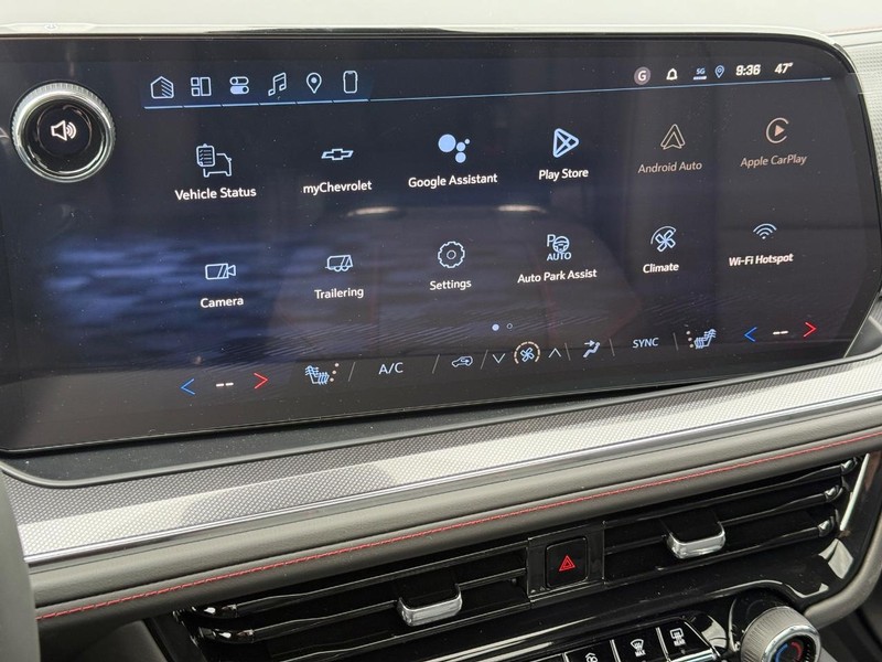 Chevrolet Suburban Vehicle Full-screen Gallery Image 14