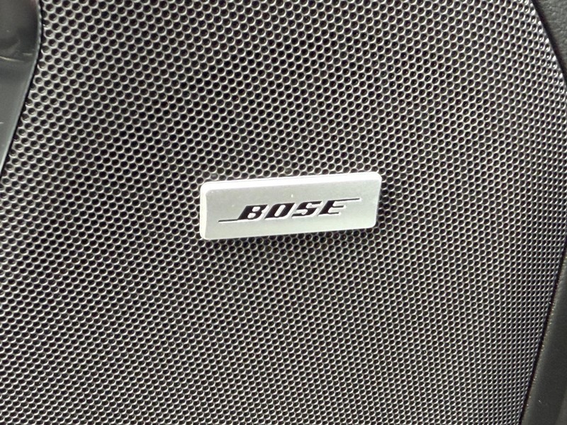 Chevrolet Suburban Vehicle Full-screen Gallery Image 19