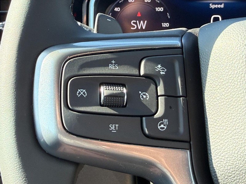 Chevrolet Silverado 1500 Vehicle Full-screen Gallery Image 8