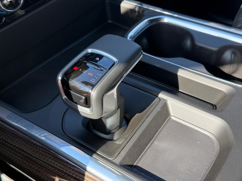 Chevrolet Silverado 1500 Vehicle Full-screen Gallery Image 14