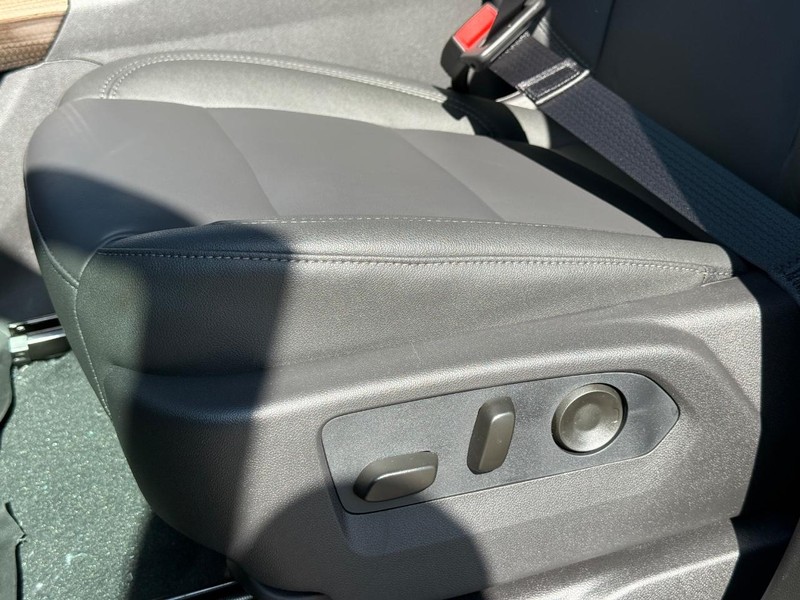 Chevrolet Silverado 1500 Vehicle Full-screen Gallery Image 19