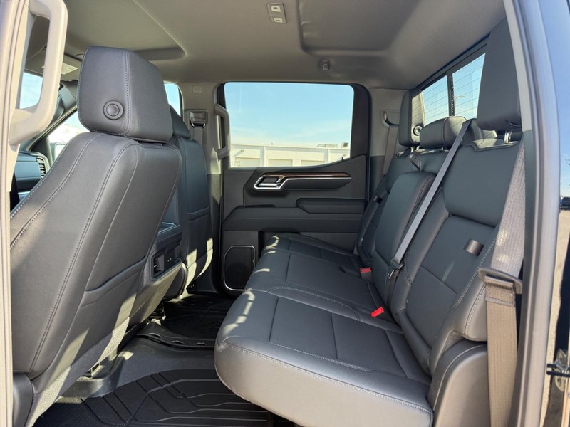 Chevrolet Silverado 1500 Vehicle Full-screen Gallery Image 5