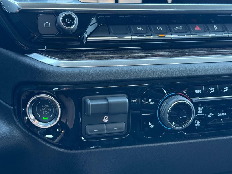 Chevrolet Silverado 1500 Vehicle Full-screen Gallery Image 12