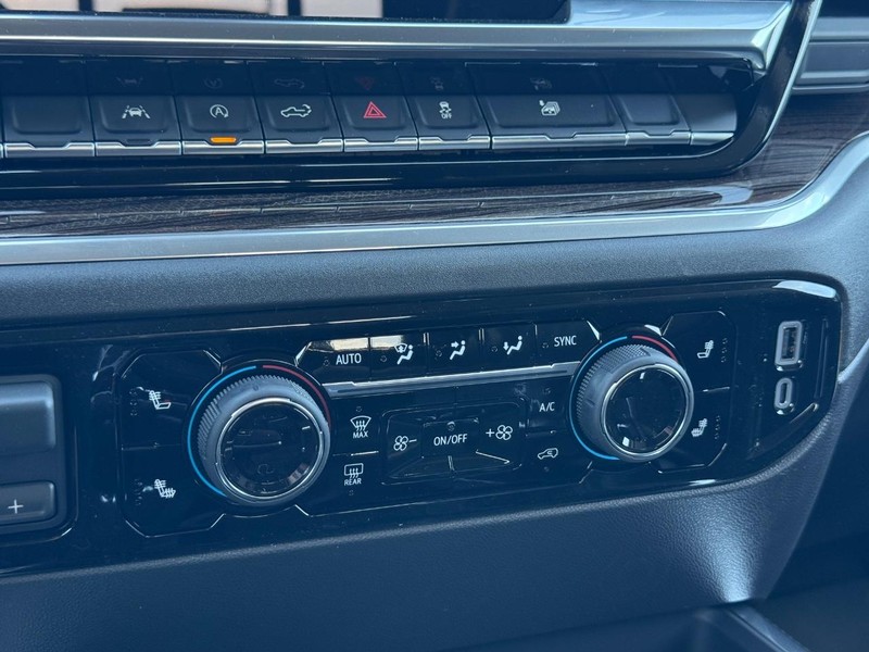 Chevrolet Silverado 1500 Vehicle Full-screen Gallery Image 13