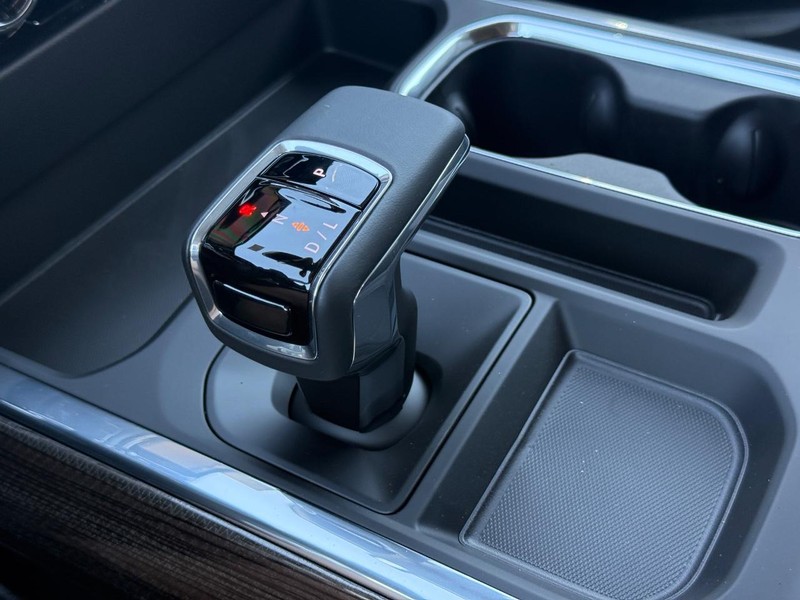 Chevrolet Silverado 1500 Vehicle Full-screen Gallery Image 14