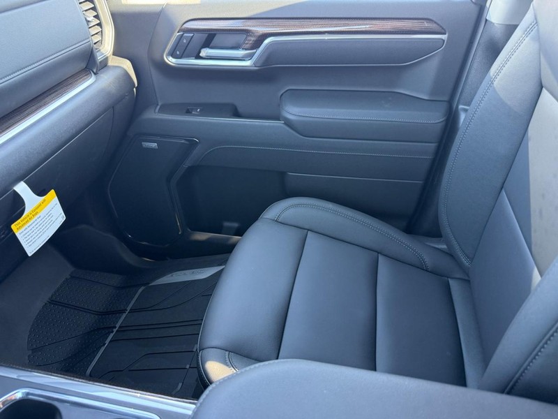 Chevrolet Silverado 1500 Vehicle Full-screen Gallery Image 15