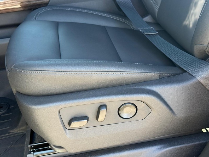 Chevrolet Silverado 1500 Vehicle Full-screen Gallery Image 19