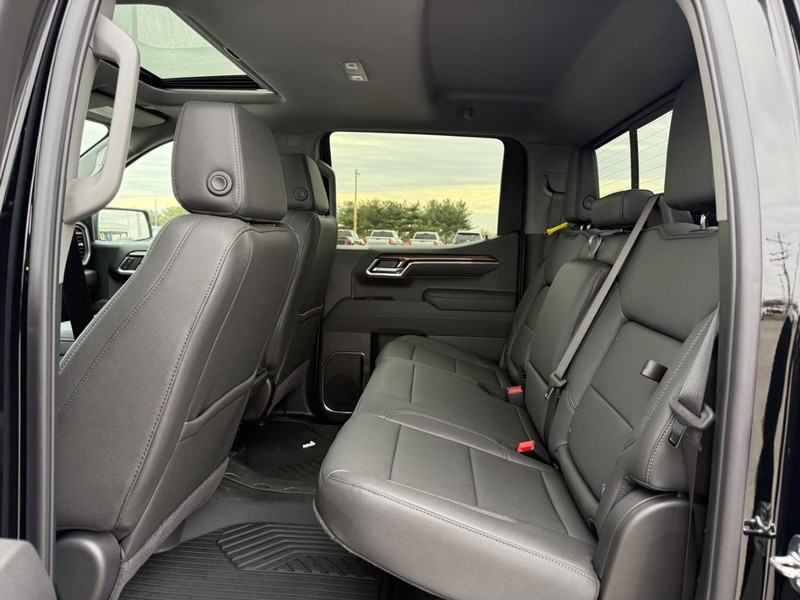 Chevrolet Silverado 1500 Vehicle Full-screen Gallery Image 6