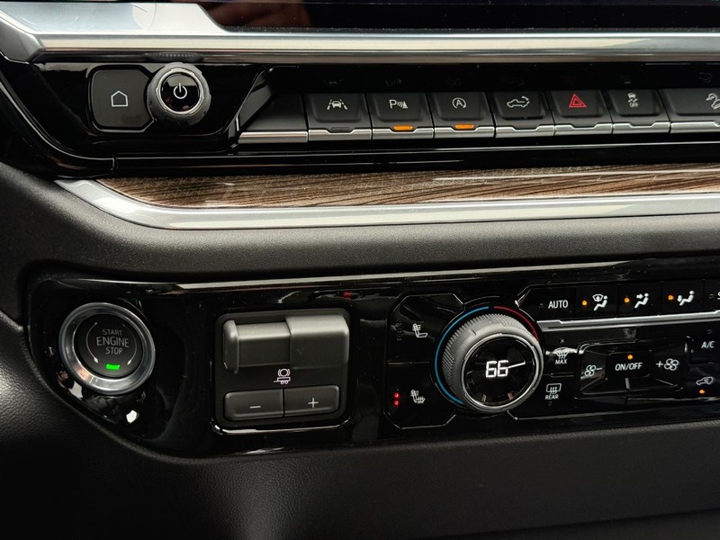 Chevrolet Silverado 1500 Vehicle Full-screen Gallery Image 14