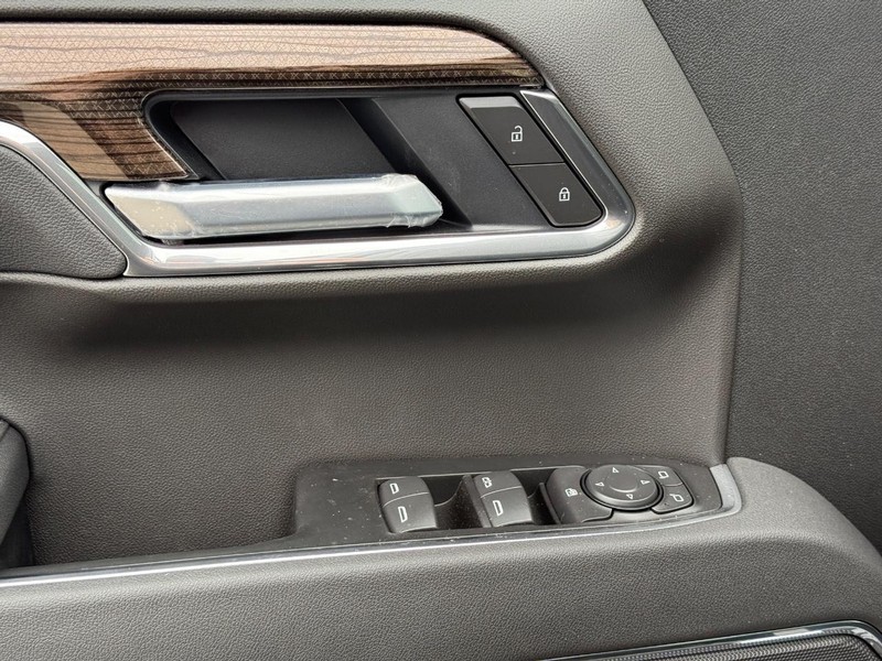 Chevrolet Silverado 1500 Vehicle Full-screen Gallery Image 20