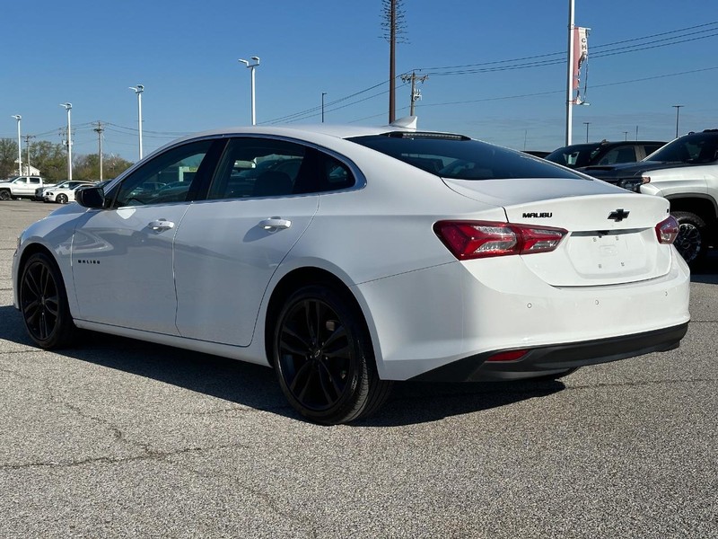 Chevrolet Malibu Vehicle Full-screen Gallery Image 3