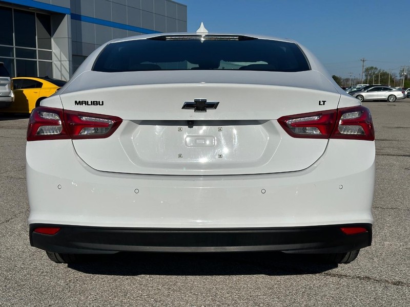 Chevrolet Malibu Vehicle Full-screen Gallery Image 4