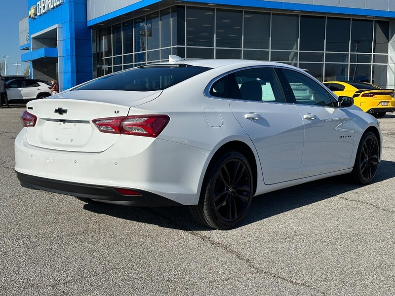 Chevrolet Malibu Vehicle Full-screen Gallery Image 5