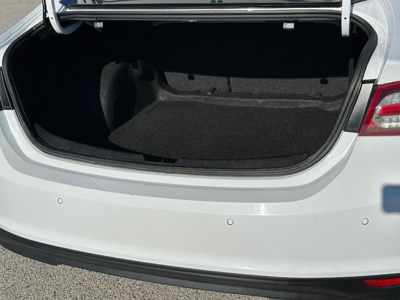 Chevrolet Malibu Vehicle Full-screen Gallery Image 6