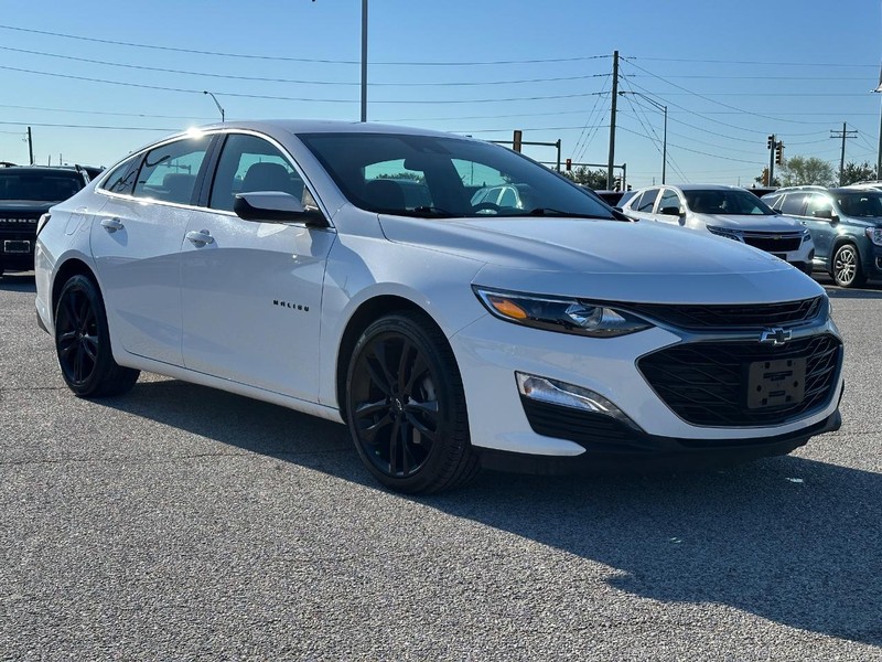 Chevrolet Malibu Vehicle Full-screen Gallery Image 8