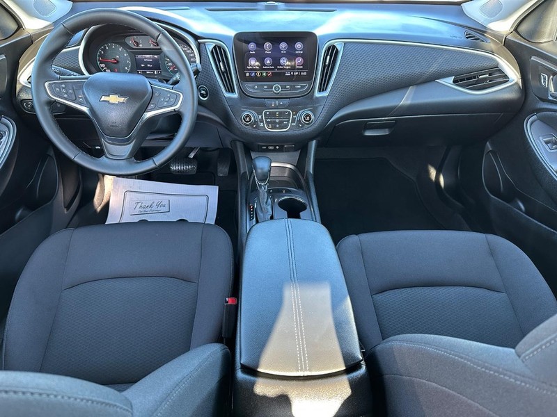 Chevrolet Malibu Vehicle Full-screen Gallery Image 11