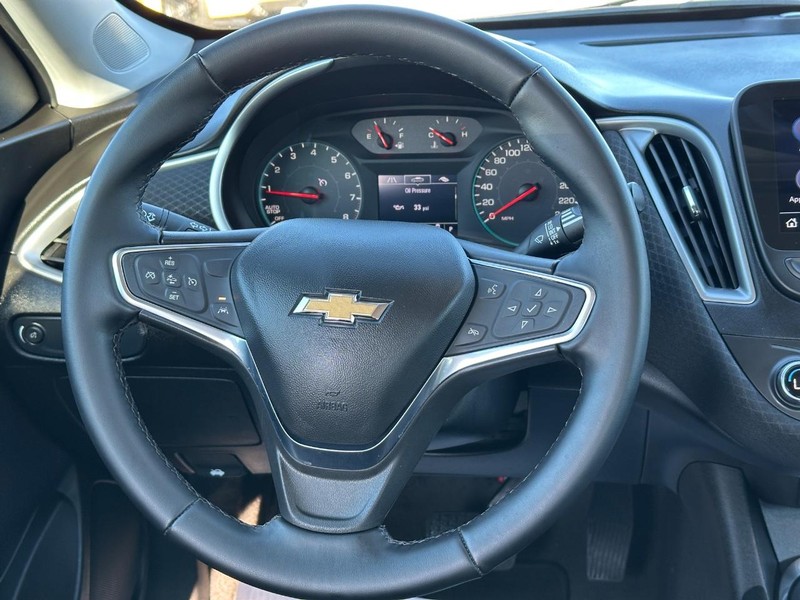 Chevrolet Malibu Vehicle Full-screen Gallery Image 12