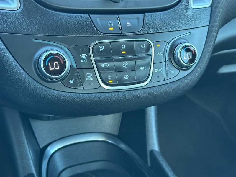 Chevrolet Malibu Vehicle Full-screen Gallery Image 18