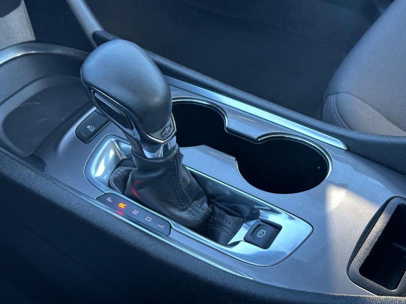 Chevrolet Malibu Vehicle Full-screen Gallery Image 19