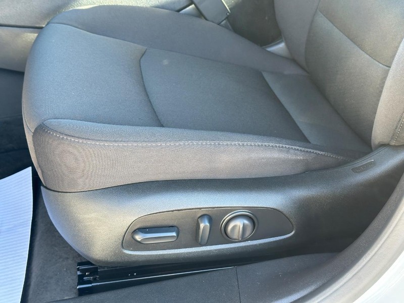 Chevrolet Malibu Vehicle Full-screen Gallery Image 23