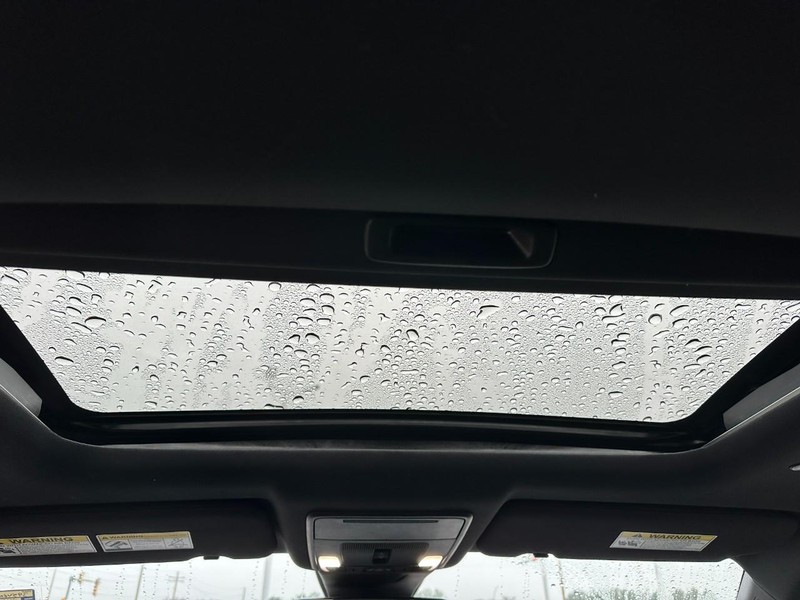 Honda CR-V Hybrid Vehicle Full-screen Gallery Image 11