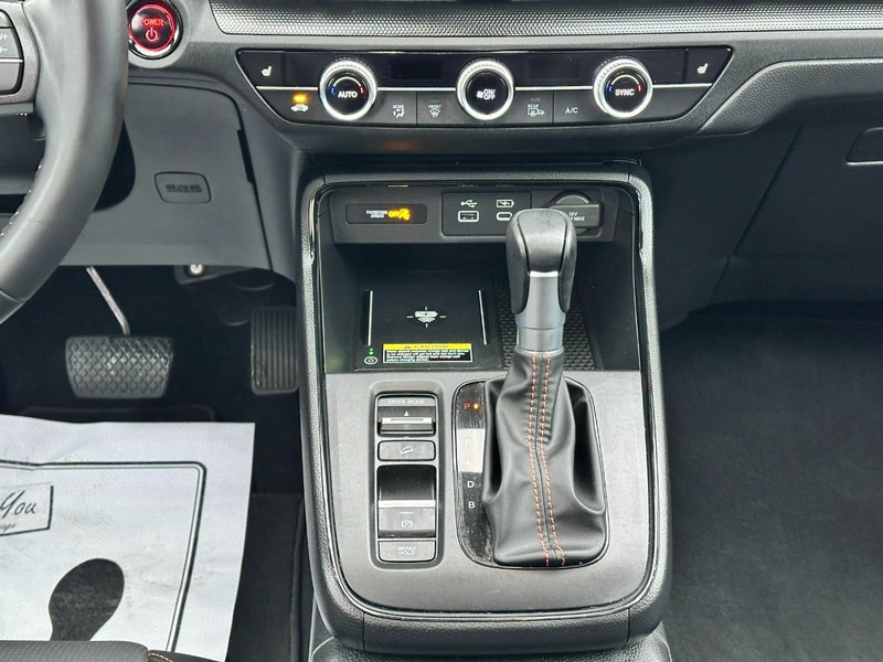 Honda CR-V Hybrid Vehicle Full-screen Gallery Image 15